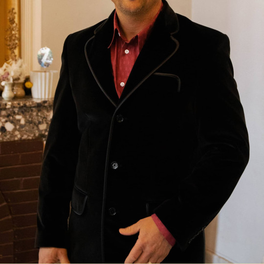 Traditional gardian jacket in palatine velvet