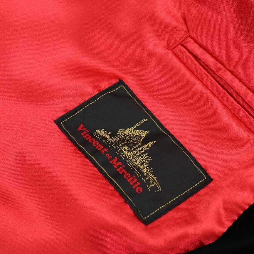 Photo de la doublure satinée rouge de la veste de gardian originale Vincent et Mireille