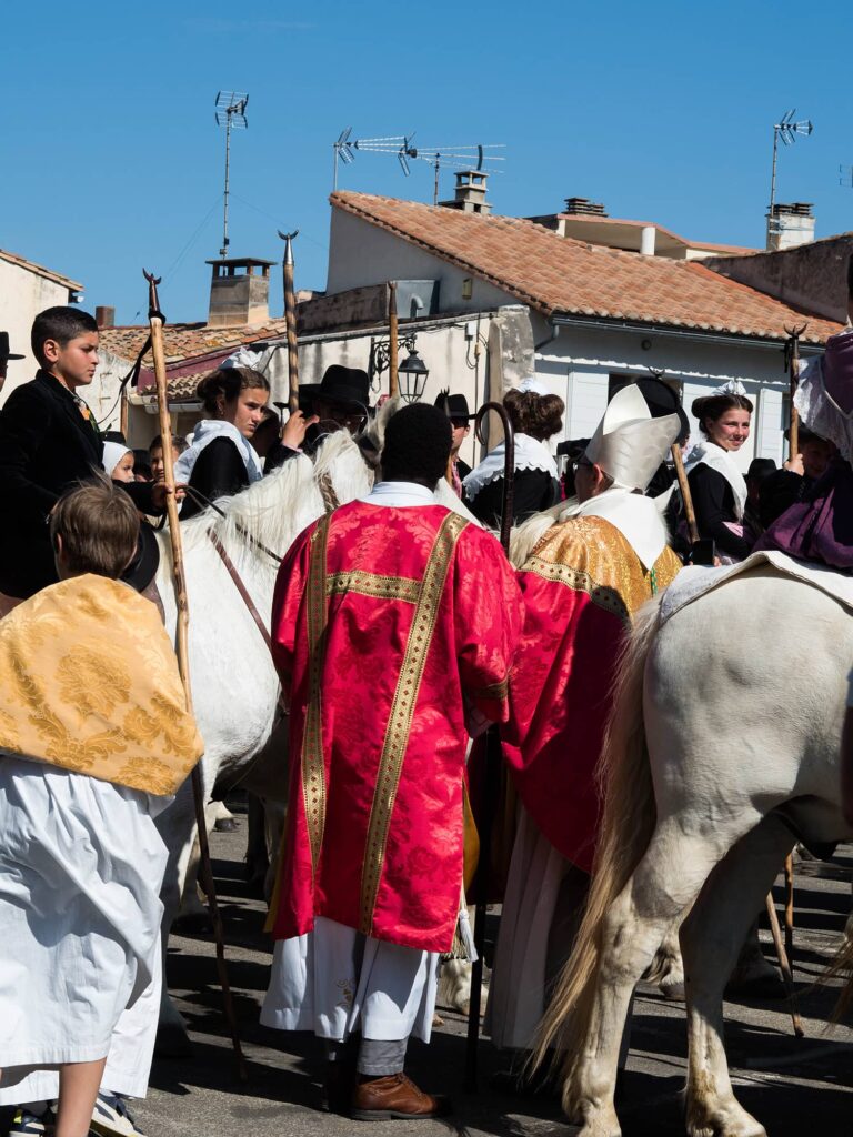 Bénédiction des gardians devant l'eglise notre-Dame de la Major à Arles