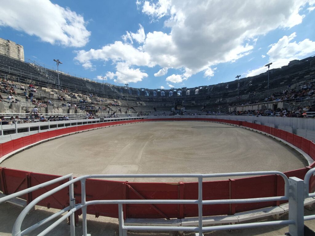 Interieur arenes arles course camarguaise